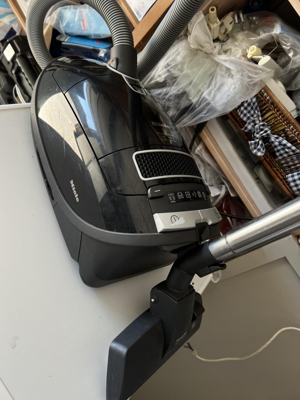 Miele S8 Black Diamond 2200W als nieuw compleet