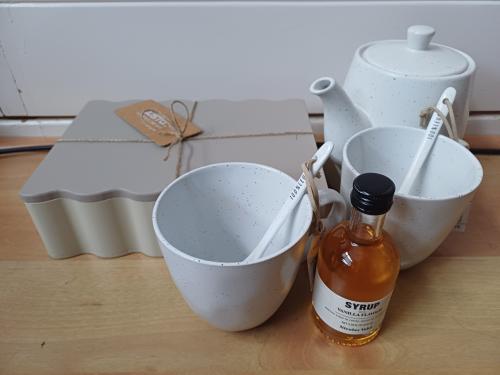 Gusta, 100% leuk: theepot, theedoos, 2 x theemok + siroop