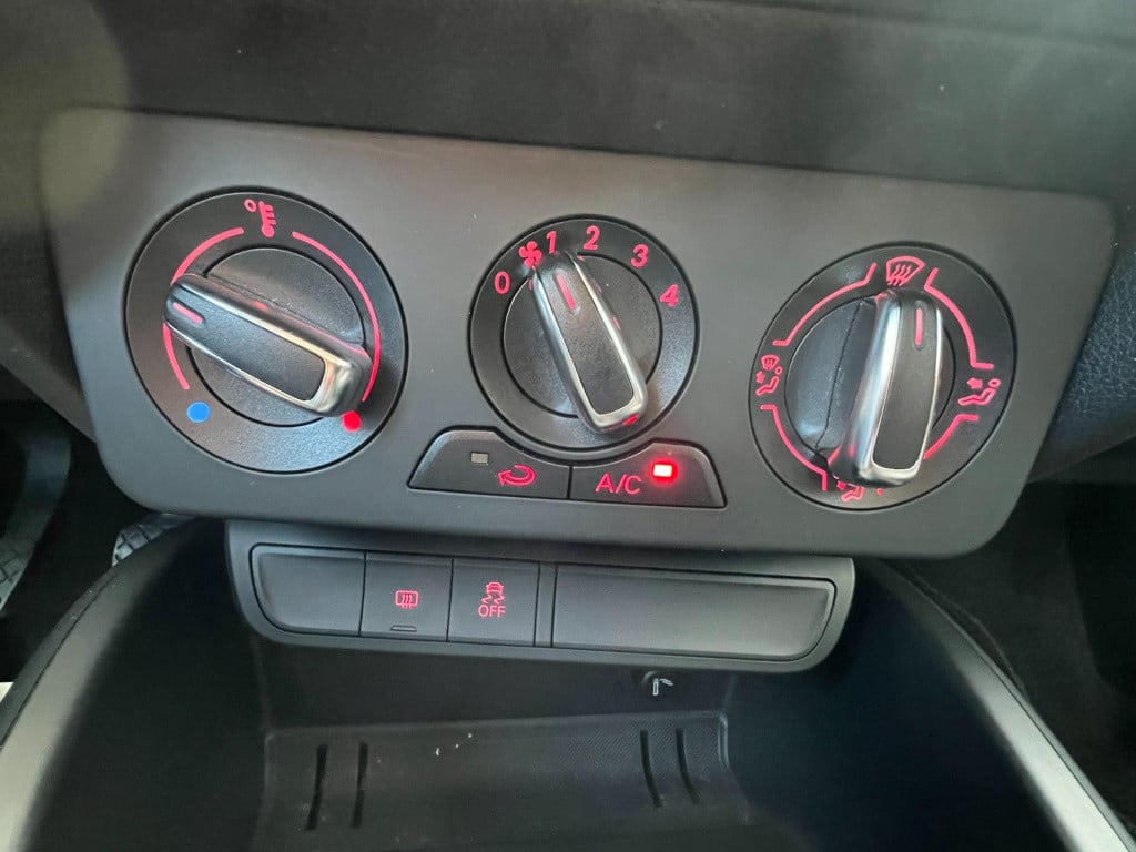 Audi A1 Sportback 1.0 tfsi adrenalin, s-line, navi enz...