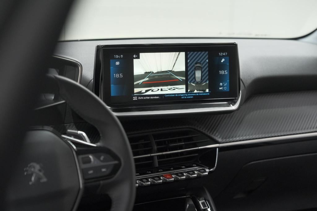 Peugeot 208 puretech 100 eat8 allure pack | camera | navigatie | apple carp