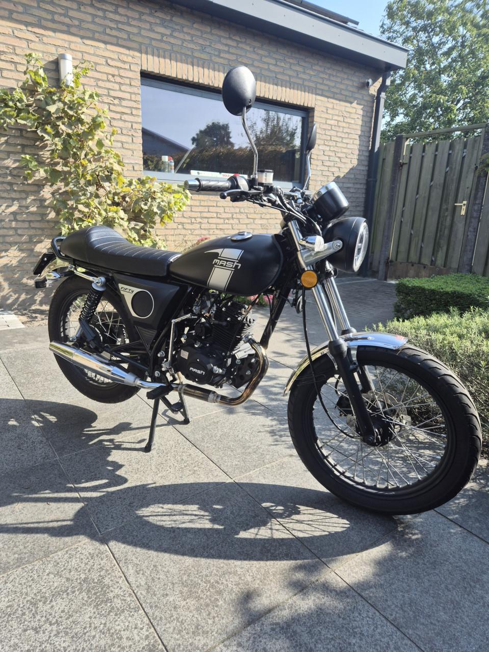 Mash 50 schakelbrommer, zwart/chroom, retro