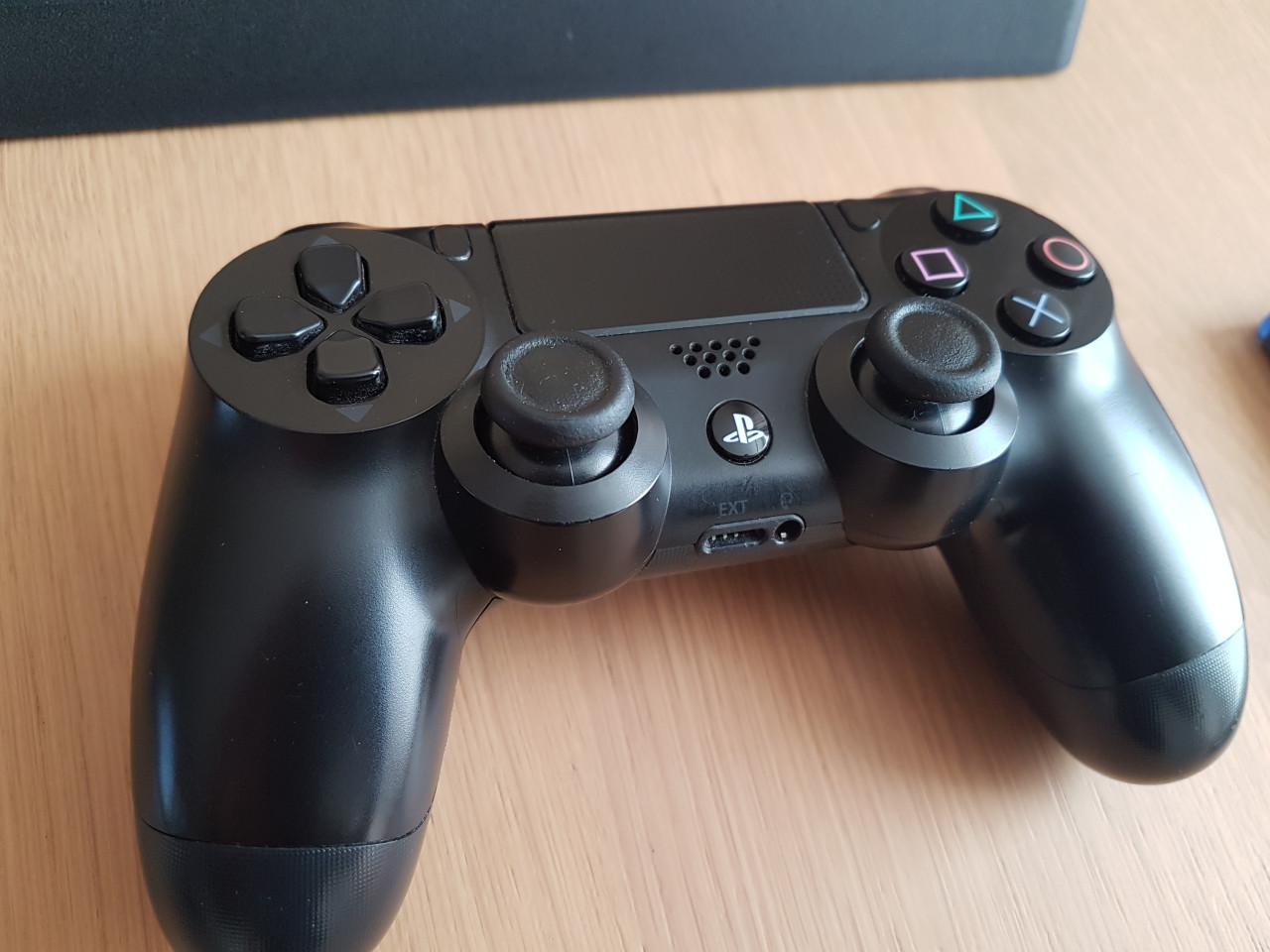 PS4 Slim 1TB FW 11.50 + Dual Shock 4 + 2 Spellen