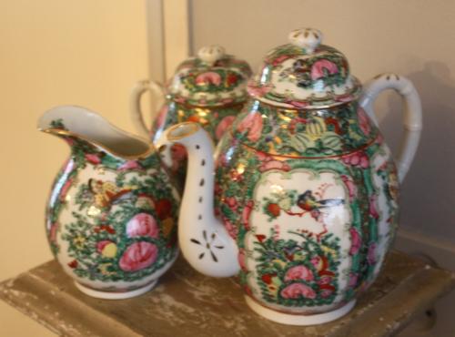 Mooi kleurrijk chinees servies onderdelen