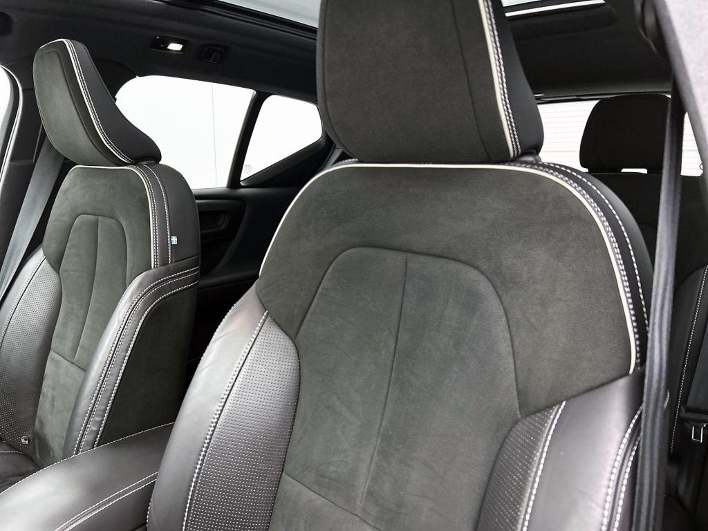Volvo XC40 recharge p8 awd r-design | panoramadak | trekhaak | harman kardo