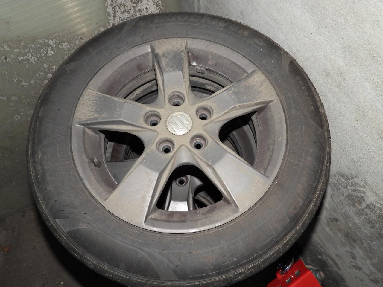 4x zomerbanden + velgen 205/60R16