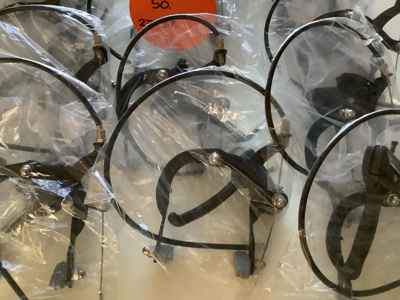 **** partij knijpremsetjes voor 12 inch fietsjes. ****.   (partij 50)