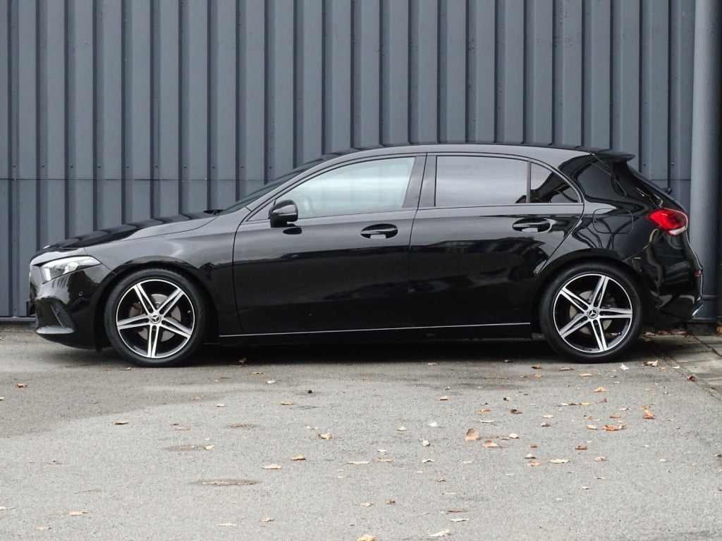Mercedes-Benz A-Klasse 200 advantage | pano | 18" | led