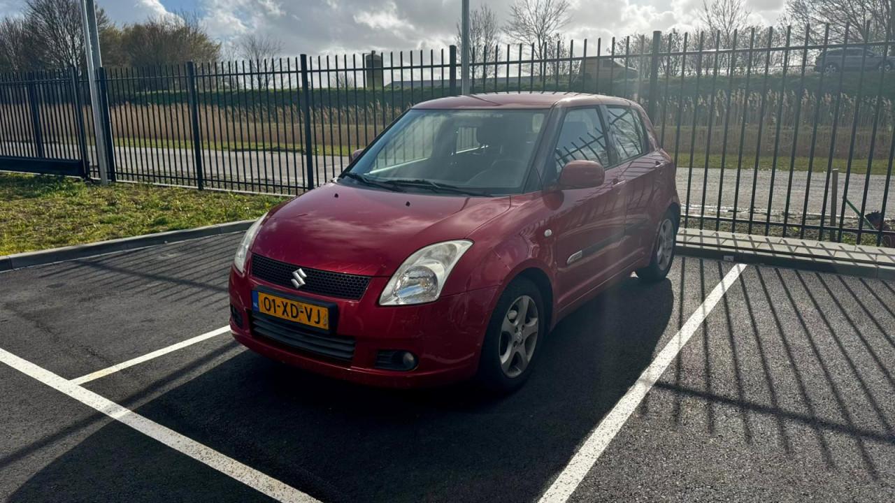 Suzuki Swift 1.3 | Rood