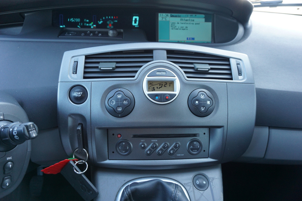 Renault Scenic 2.0-16v tech line climate / cruise / trekhaak / lm velgen / 