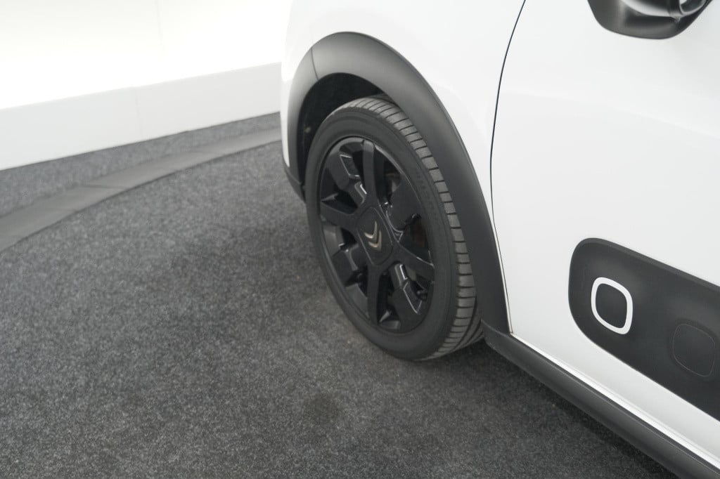 Citroen C3 puretech 110 s&s shine | camera | navigatie | apple carplay | pa