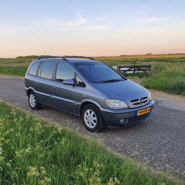 Opel Zafira 1.8 16V Elegance