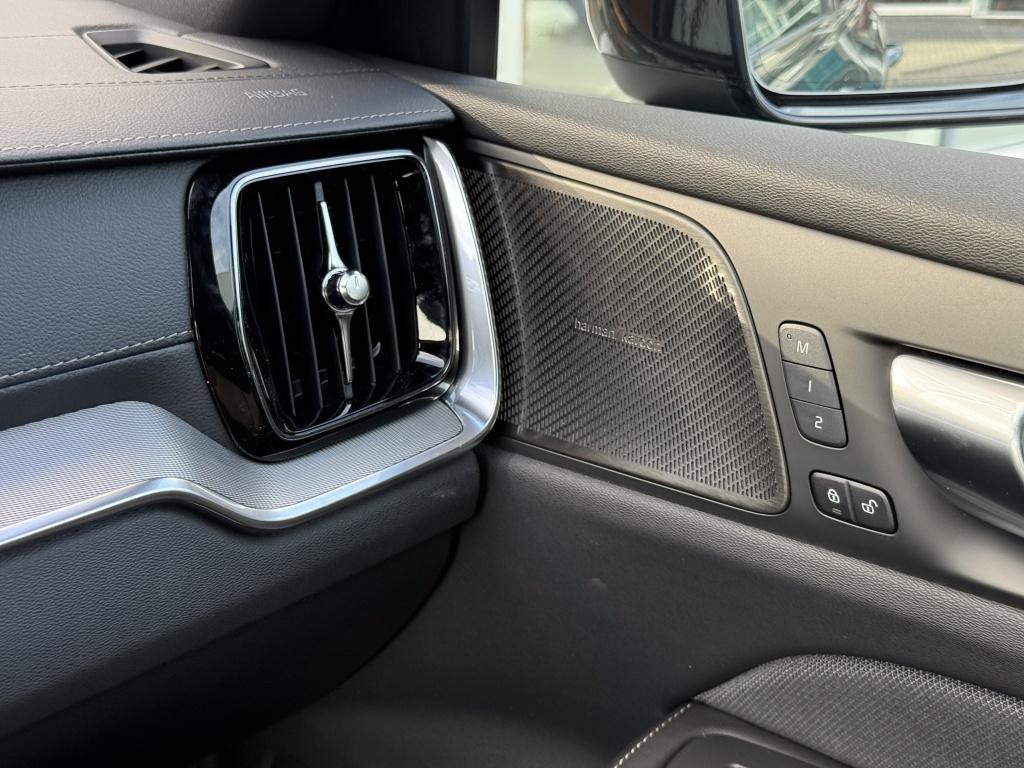 Volvo V60 t6 398pk recharge ultra dark| pano| 360camera| adap.cruise| awd