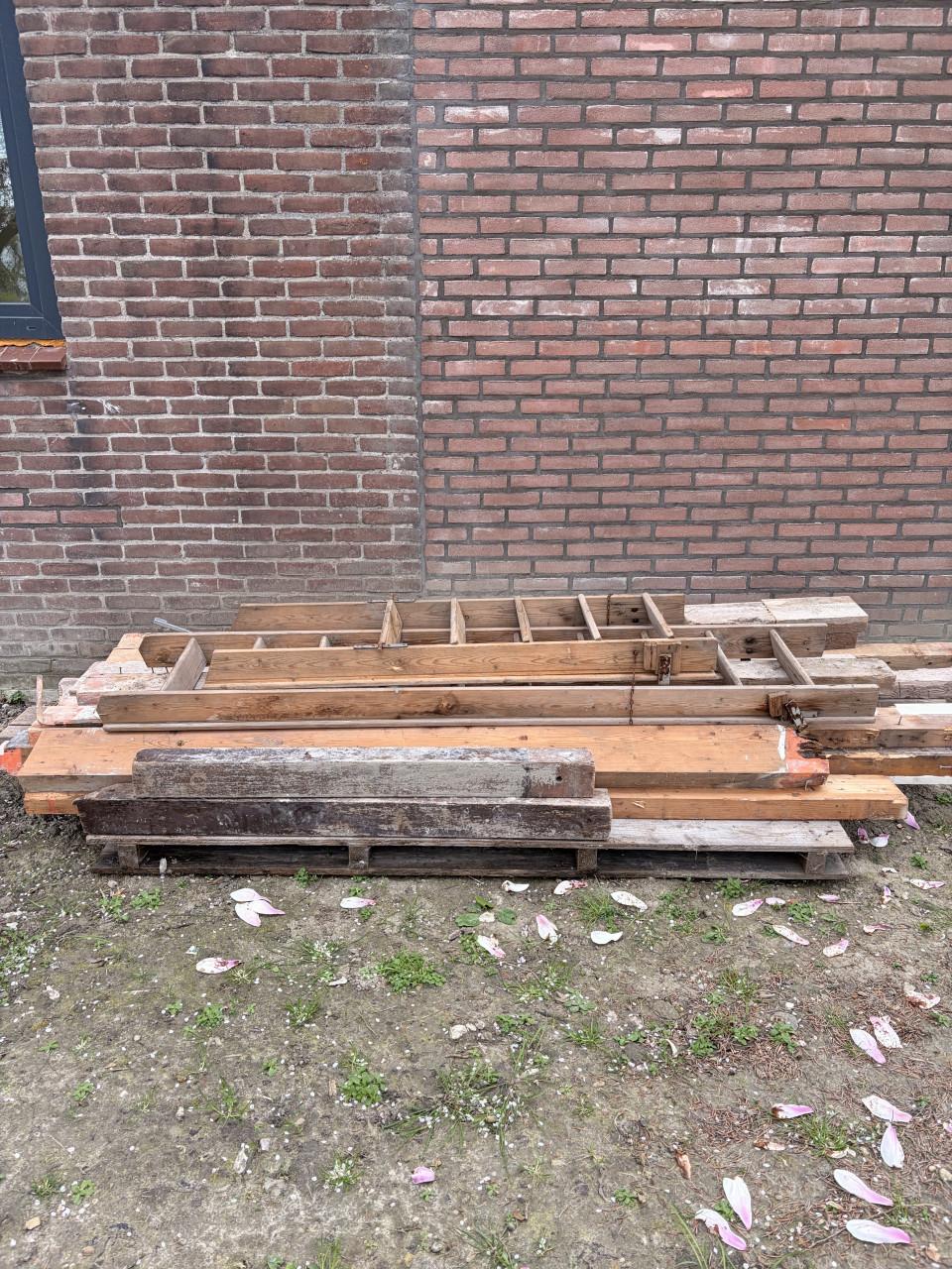 Haardhout, dikke balken