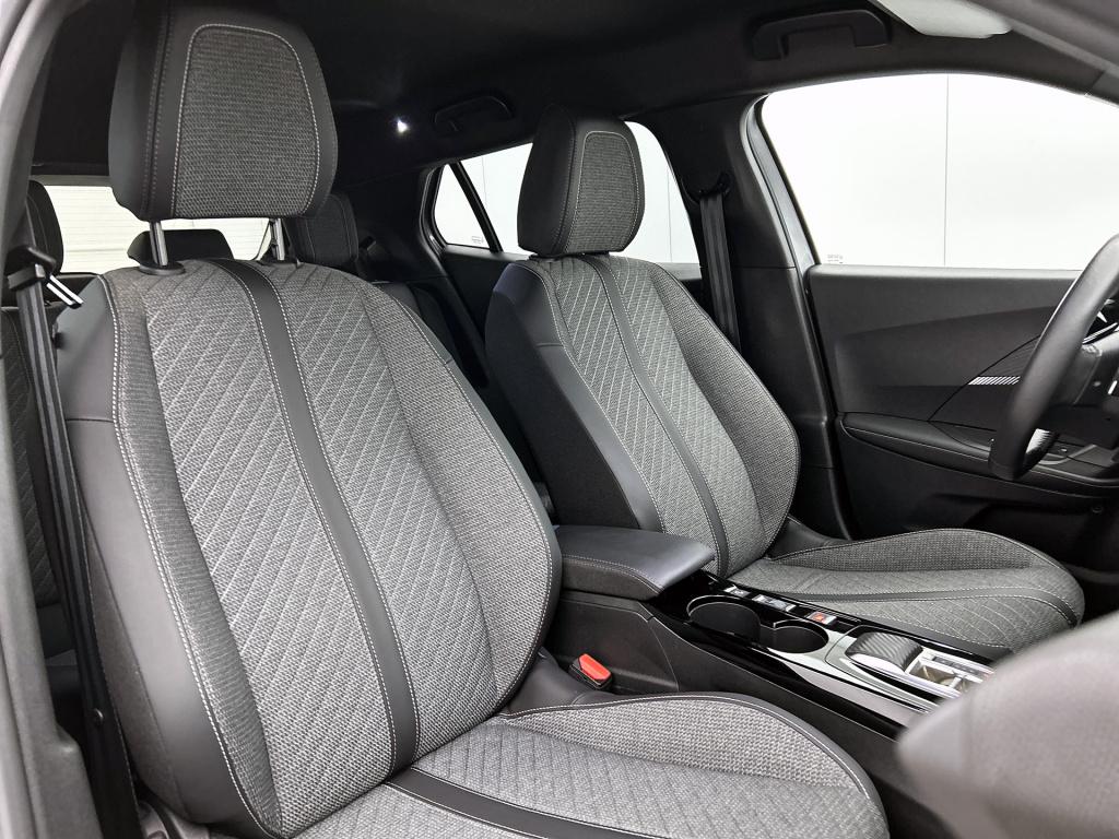 Peugeot 2008 1.2 hybrid 136 allure | rijklaar | 3d cockpit | keyless entry 