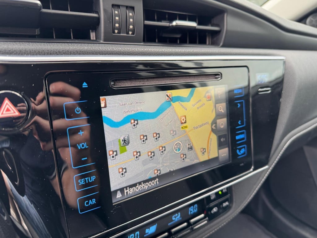 Toyota Auris 1.8 hybrid lease pro