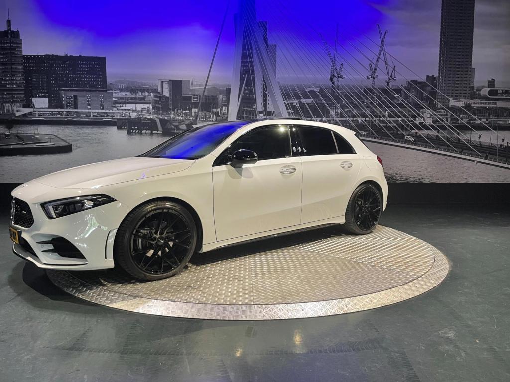 Mercedes-Benz A-Klasse 180 business solution amg *nl auto*led*pano*camera*