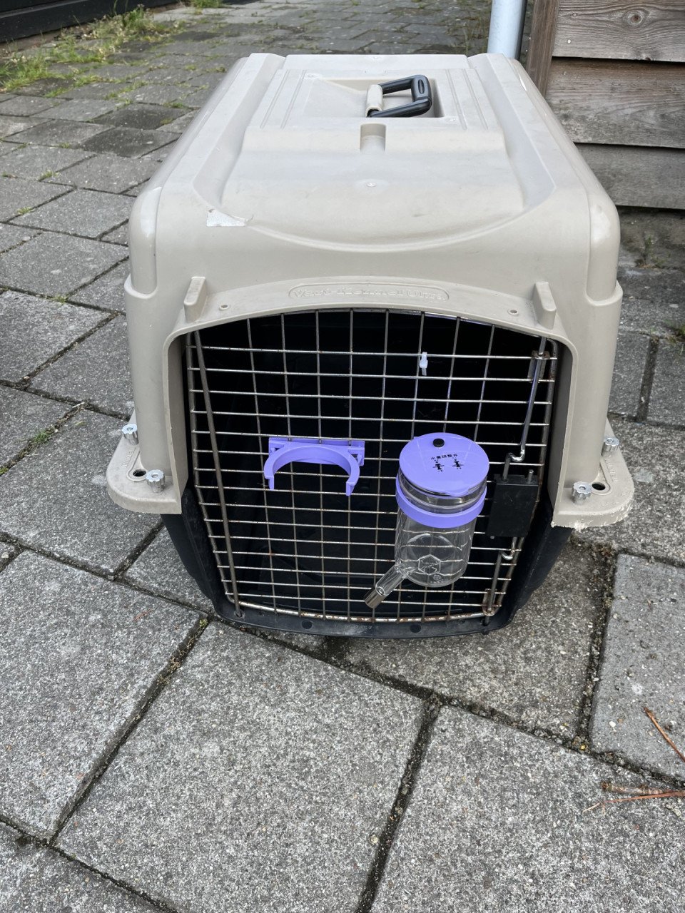 Vliegtuigkennel incl. drinkfles