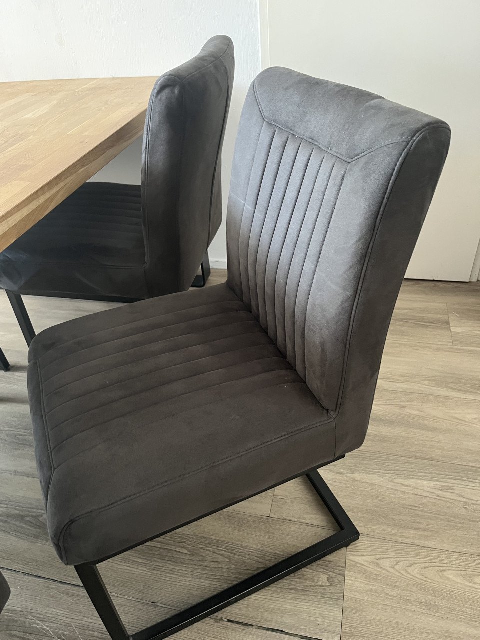 Eetkamertafel met 6 stoelen