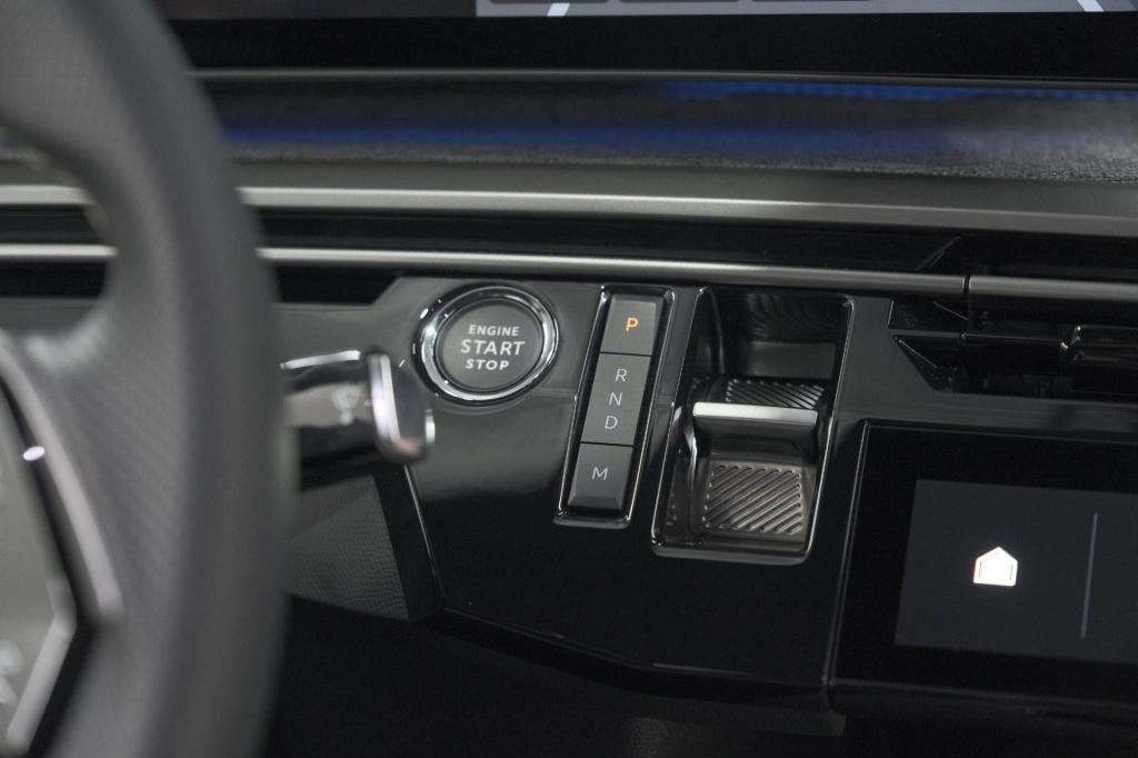 Peugeot 3008 1.2 hybrid 136 gt | camera | adaptieve cruise control | elektr