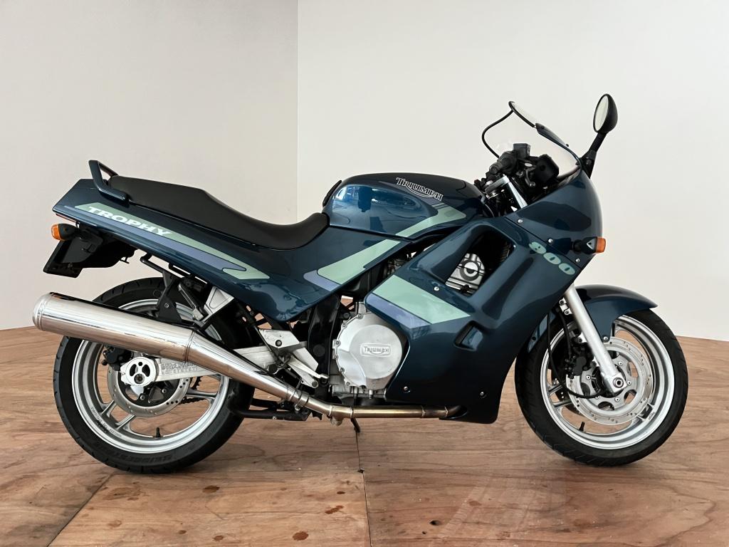 Triumph Trophy tour 900
