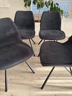 Eethoek (tafel en 4 stoelen)