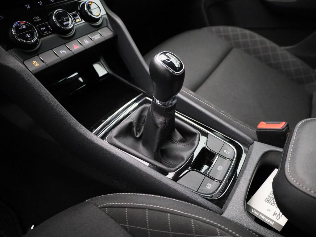 Skoda Karoq 1.0 tsi business edition | navigatie | apple carplay / android 