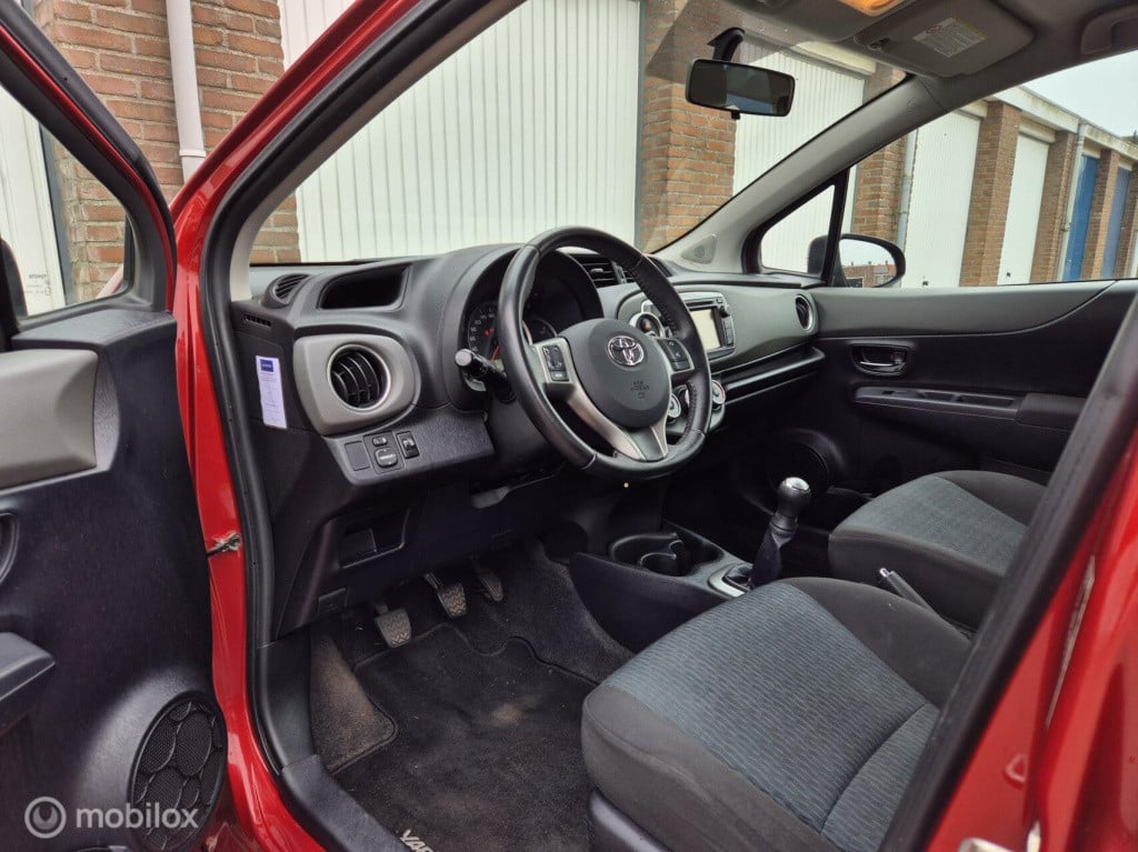 Toyota Yaris 1.0 vvt-i aspiration / camera / trekhaak / origineel nl
