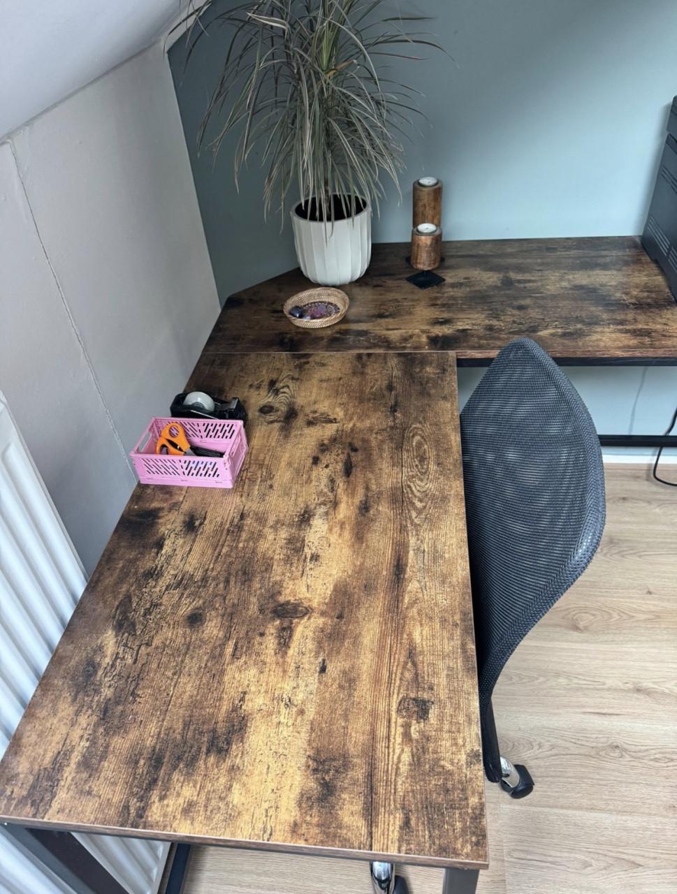 Bureau met stoel - 135x135 cm