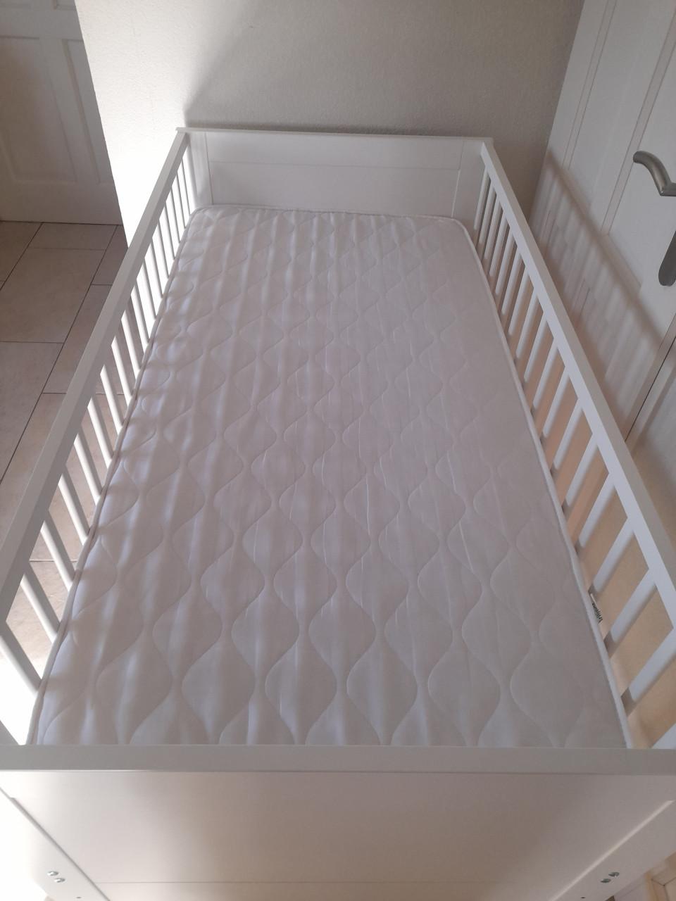 Meegroeibed 140 x 70  van ledikantje naar peuterbed (z.g.a.n.)