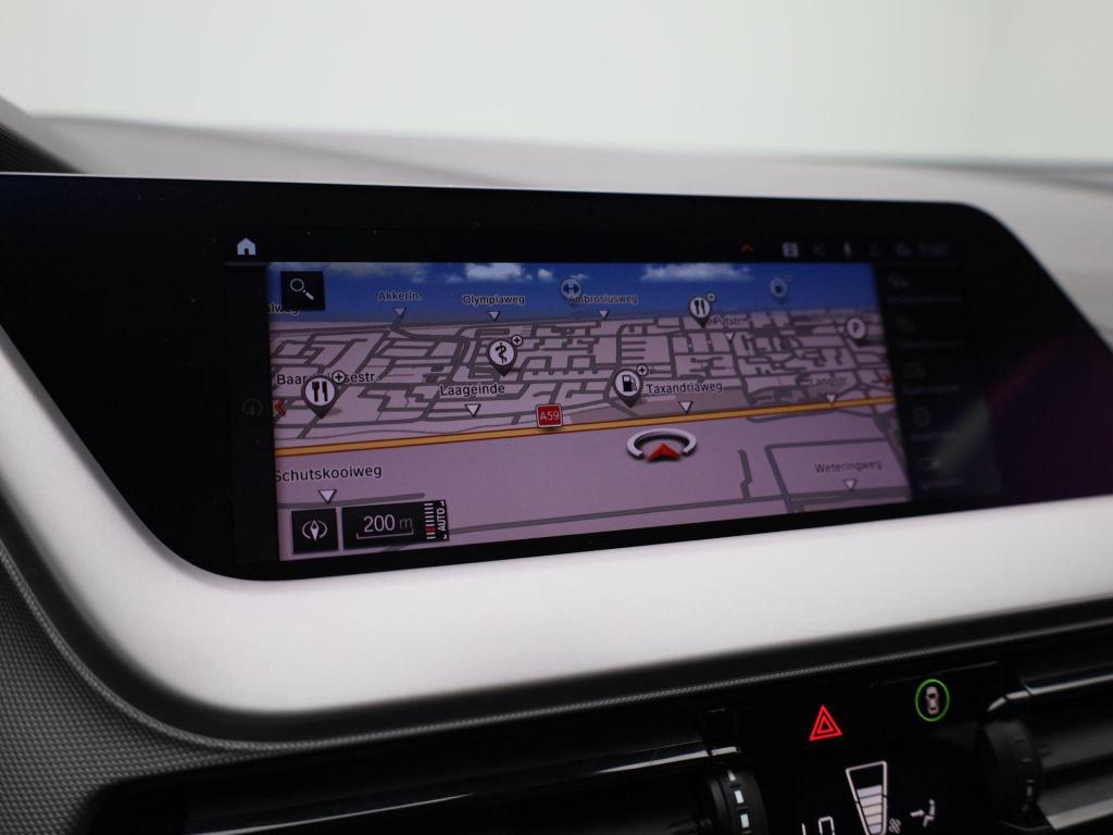 BMW 1 Serie 116i executive | automaat | parkeer sensoren | navigatie | virt