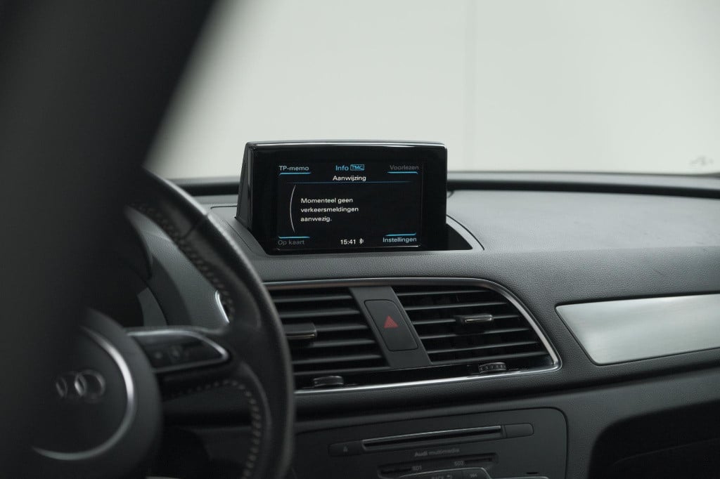 Audi Q3 1.4 tfsi cod sport s line edition | parkeersensoren | navigatie | c