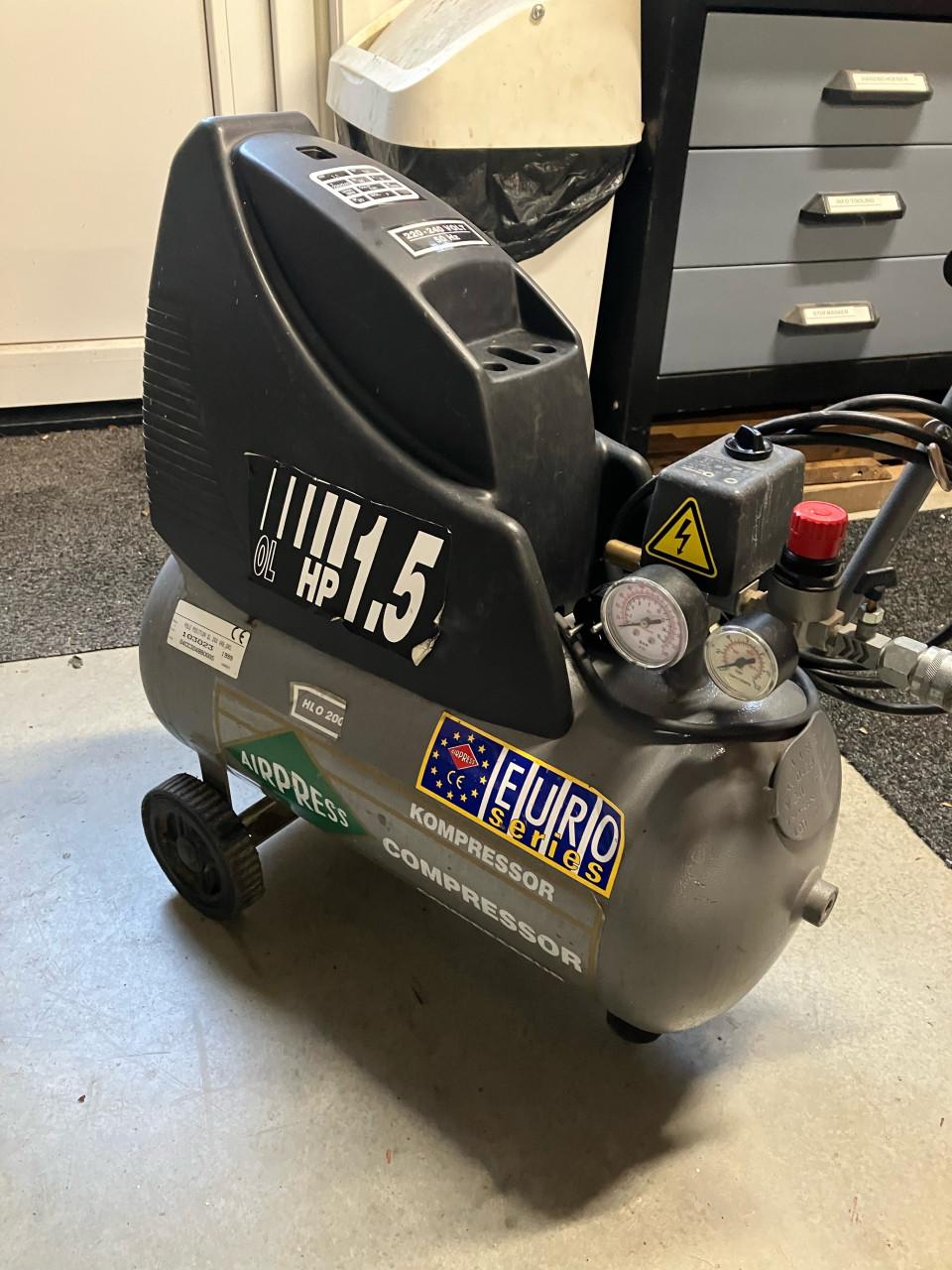 Compressor Airpress, 24L, 8 bar, in nette staat met handleiding