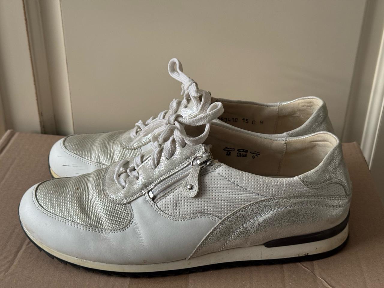 Comfortabele, witte Waldlaufer damesschoenen, Maat 43 h