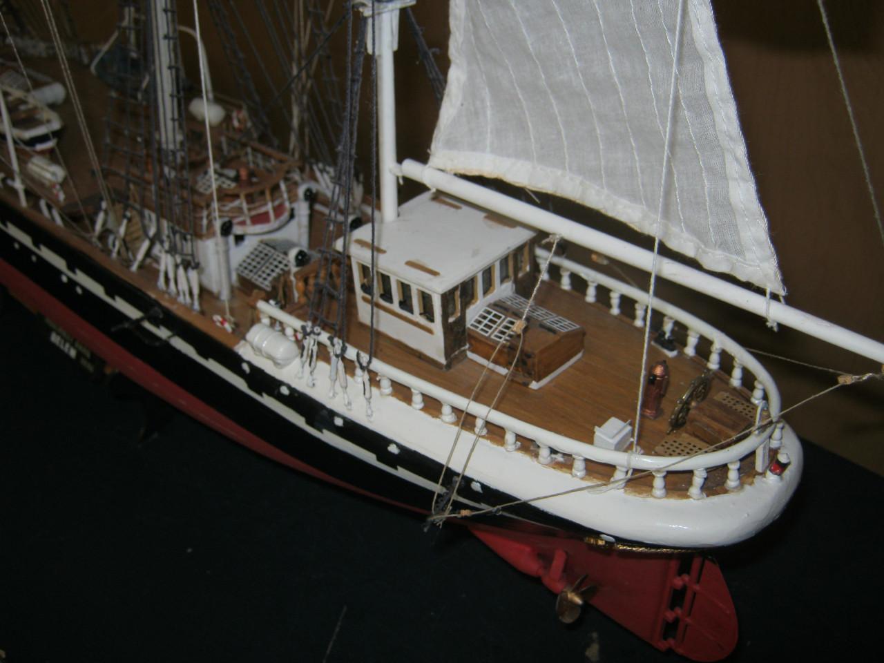 2 scheepsmodellen.