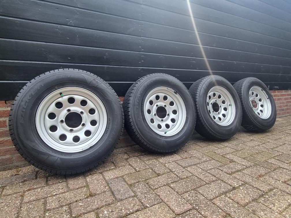 Set winterwielen Suzuki Vitara/ Jimny/ Samurai