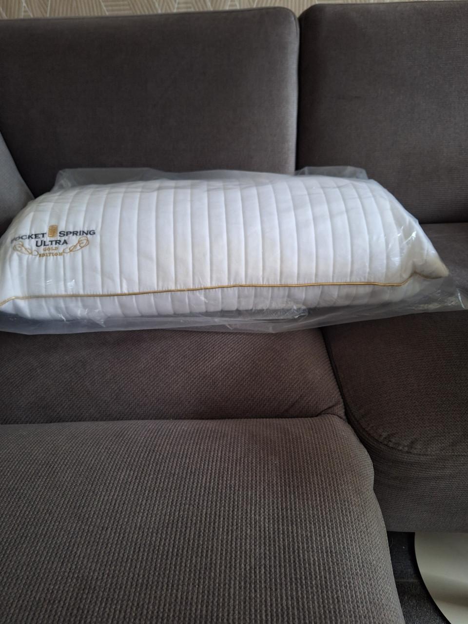 2 x nieuw bed-kussen