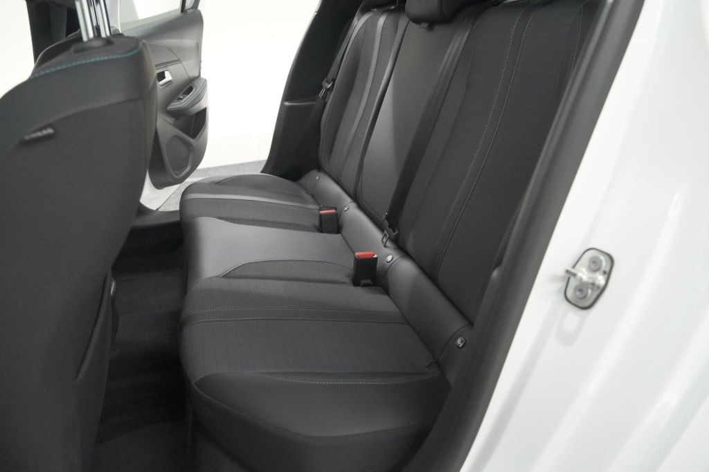 Peugeot 208 puretech 100 allure pack | camera | apple carplay | stoelverwar