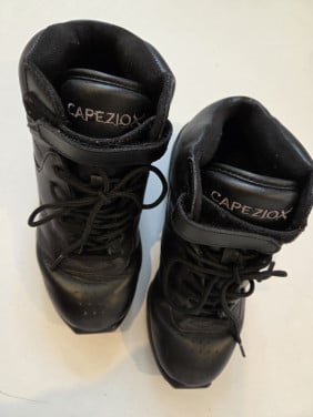 Body action goes, Capezio dans  Sneakers