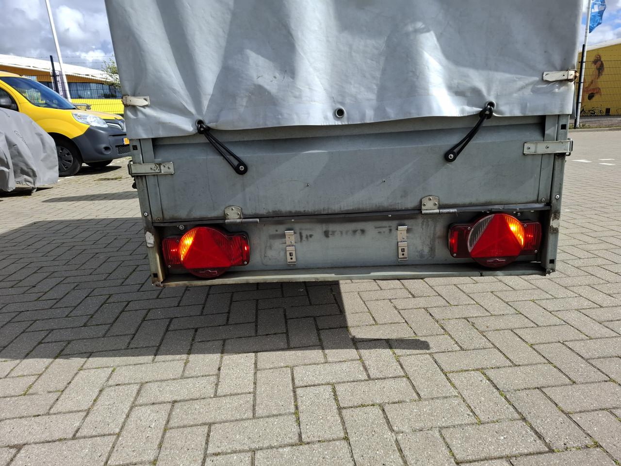 Aanhanger met (afneembare) huif