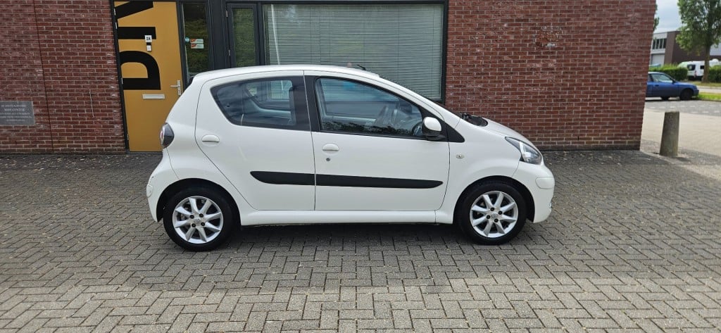 Toyota Aygo comfort 5drs airco / nl auto / apk 06-2026 / garantie