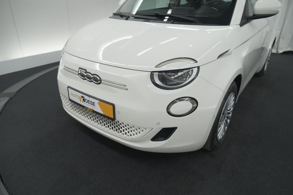 Fiat 500 urban 42 kwh | soh 96.8% | 3 fase laadfunctie | camera | apple car