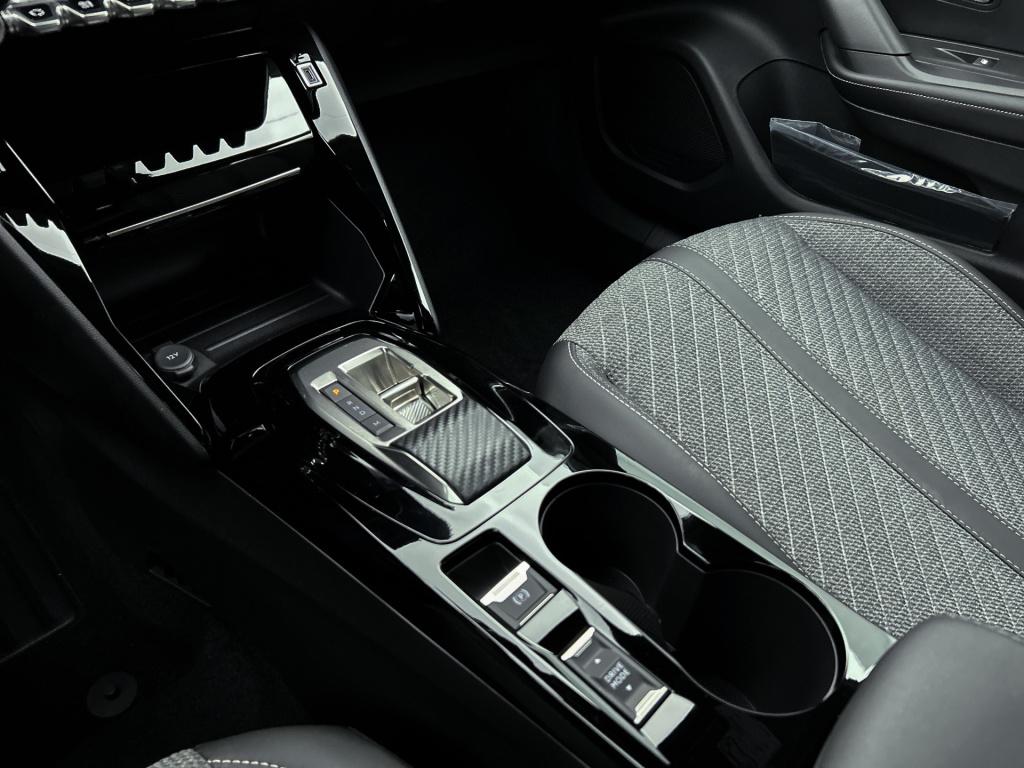 Peugeot 2008 hybrid 136 pk automaat allure