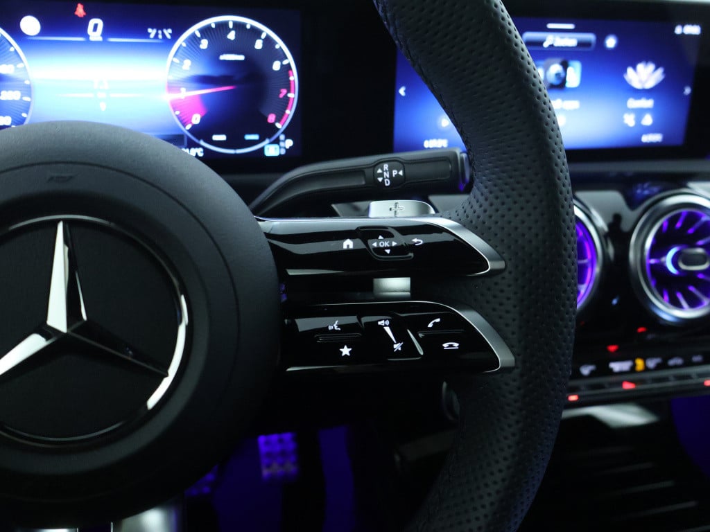 Mercedes-Benz A-Klasse 180 business solution amg | nightpakket | parkeerpak