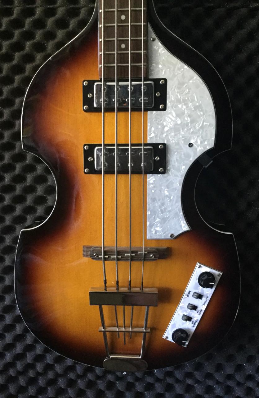 HÖFNER Ignition Cavern SE Violin Sunburst basgitaar + hard case