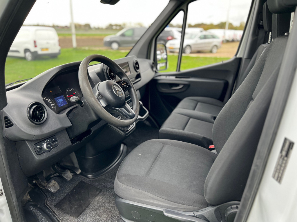 Mercedes-Benz Sprinter 211 cdi l2h2//mbux//pdc//3-zits