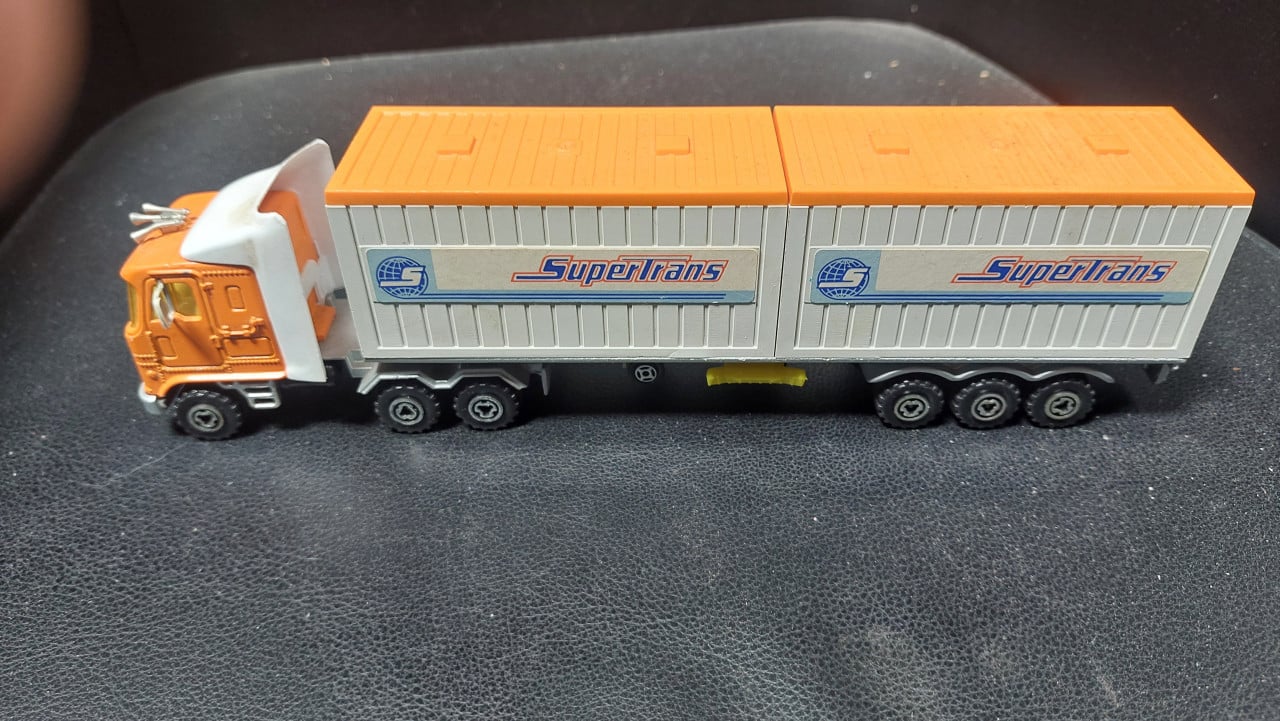 6 miniatuur vrachtauto's