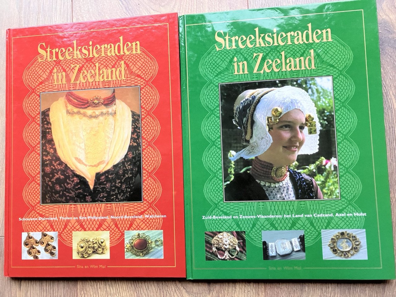 2 boeken Streeksieraden in Zeeland
