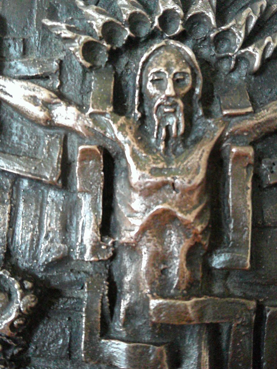 ZWAAR BRONZEN PLAQUETTE KRUISIGING, SPAANSE KUNSTENAAR