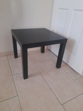 Tafeltje  55 x 55 x 45H (in goede nette staat )