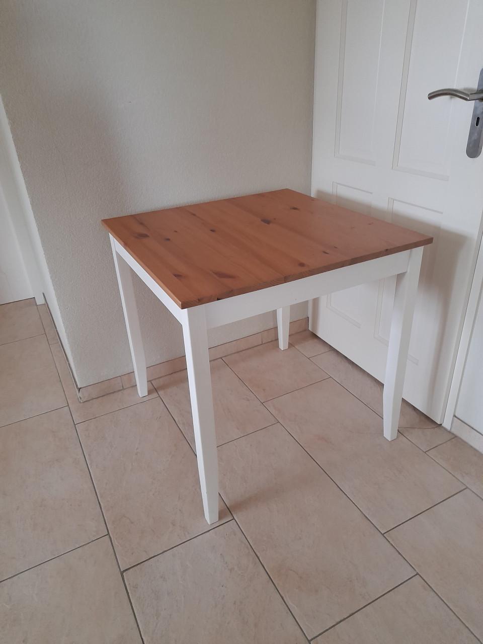 Massief houten tafel 74 x 74 x 75H (in goede nette staat )